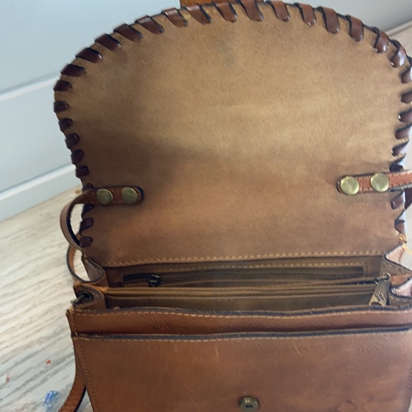 Patricia Nash Brown tooled leather Crossbody. Excellent condition. - Picture 7 of 9